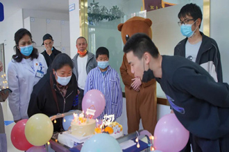 贵州白癜风皮肤病医院五月患者生日会成功举行